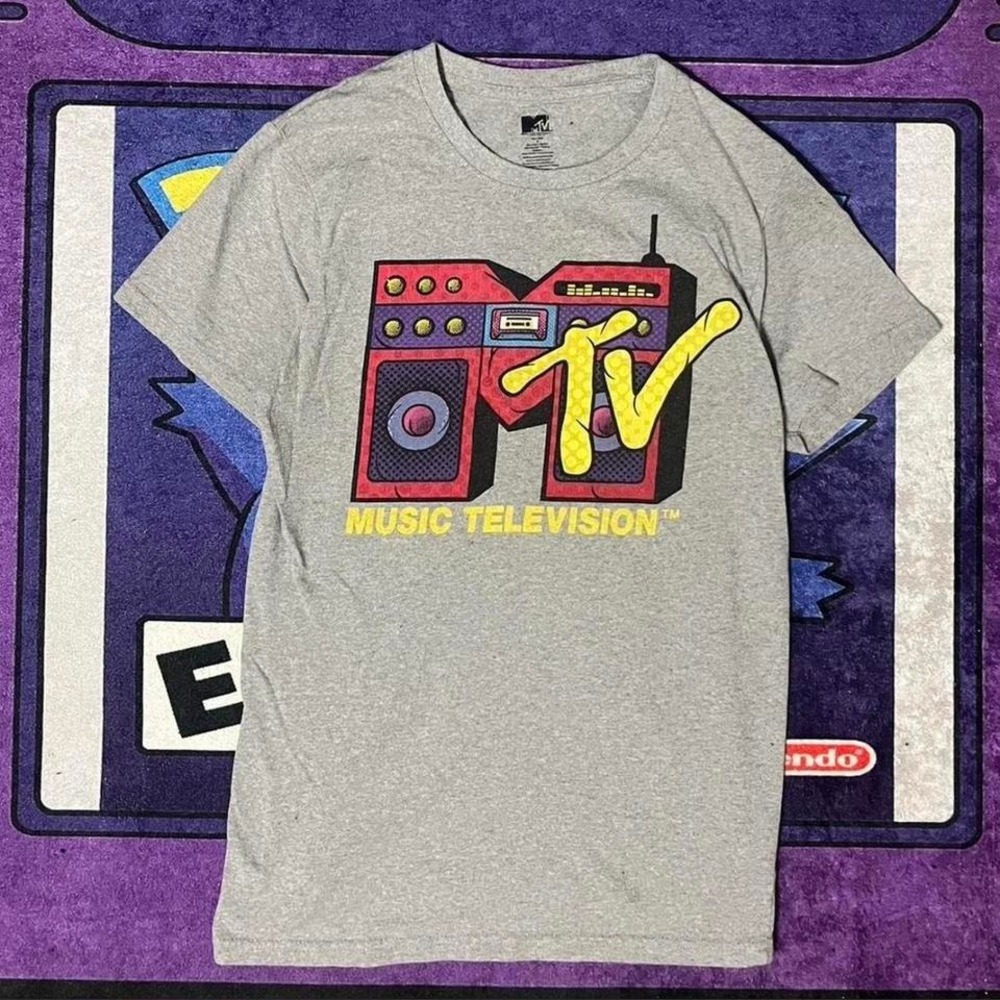 Y2K 90's small Grey MTV Music Television graphic tee skater style